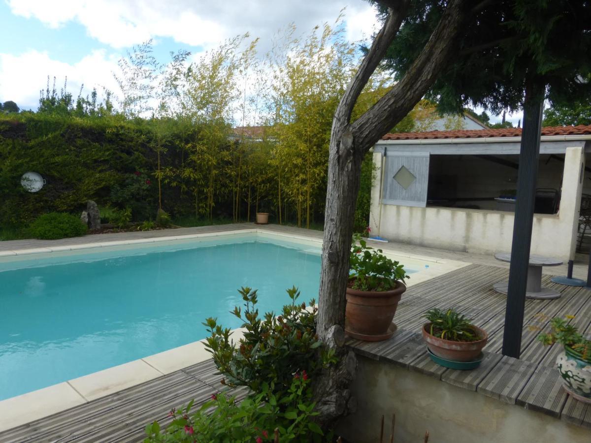 Soleil Lotus Apartment Saint-Hilaire-de-Brethmas Bagian luar foto