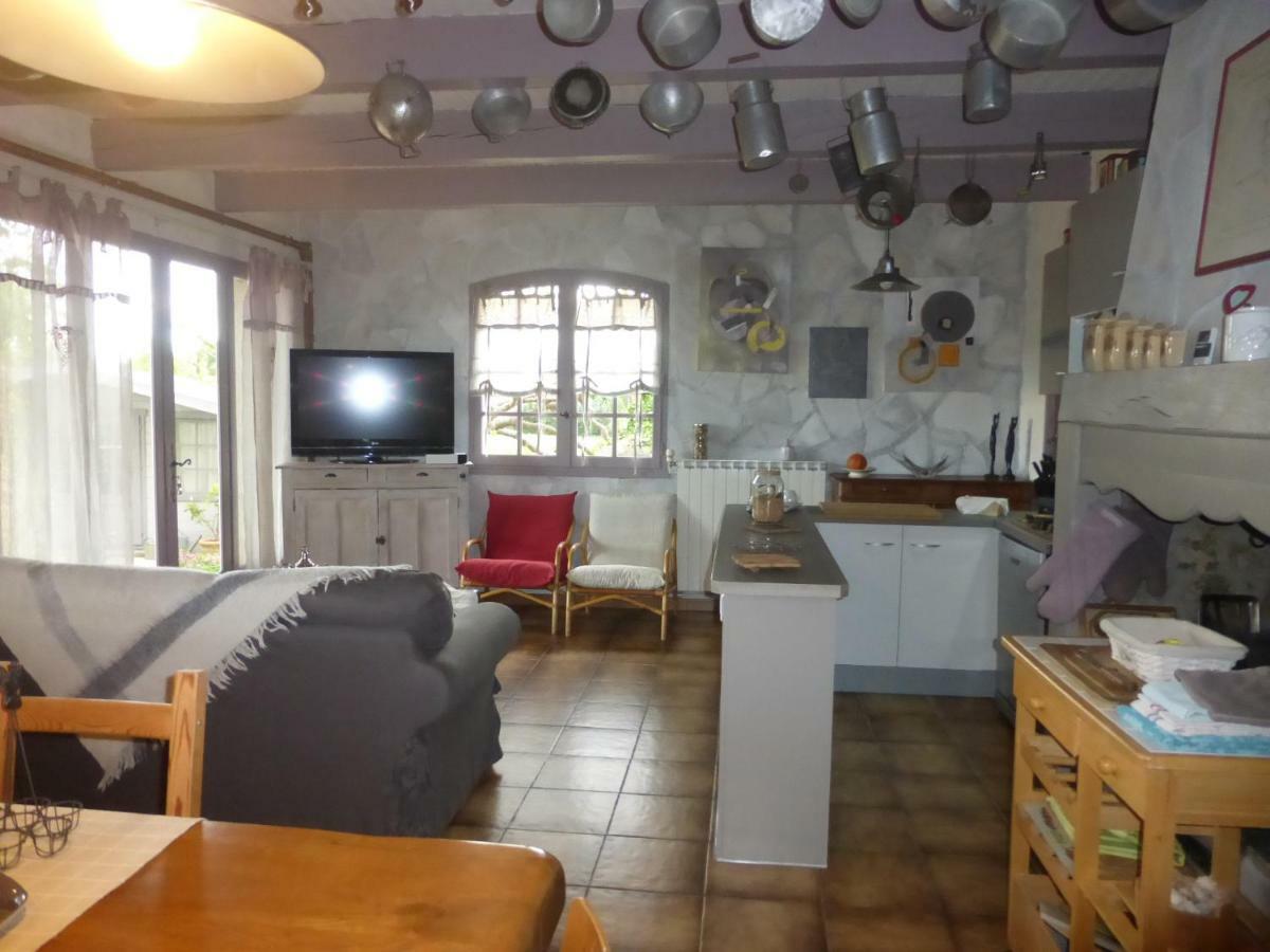 Soleil Lotus Apartment Saint-Hilaire-de-Brethmas Bagian luar foto